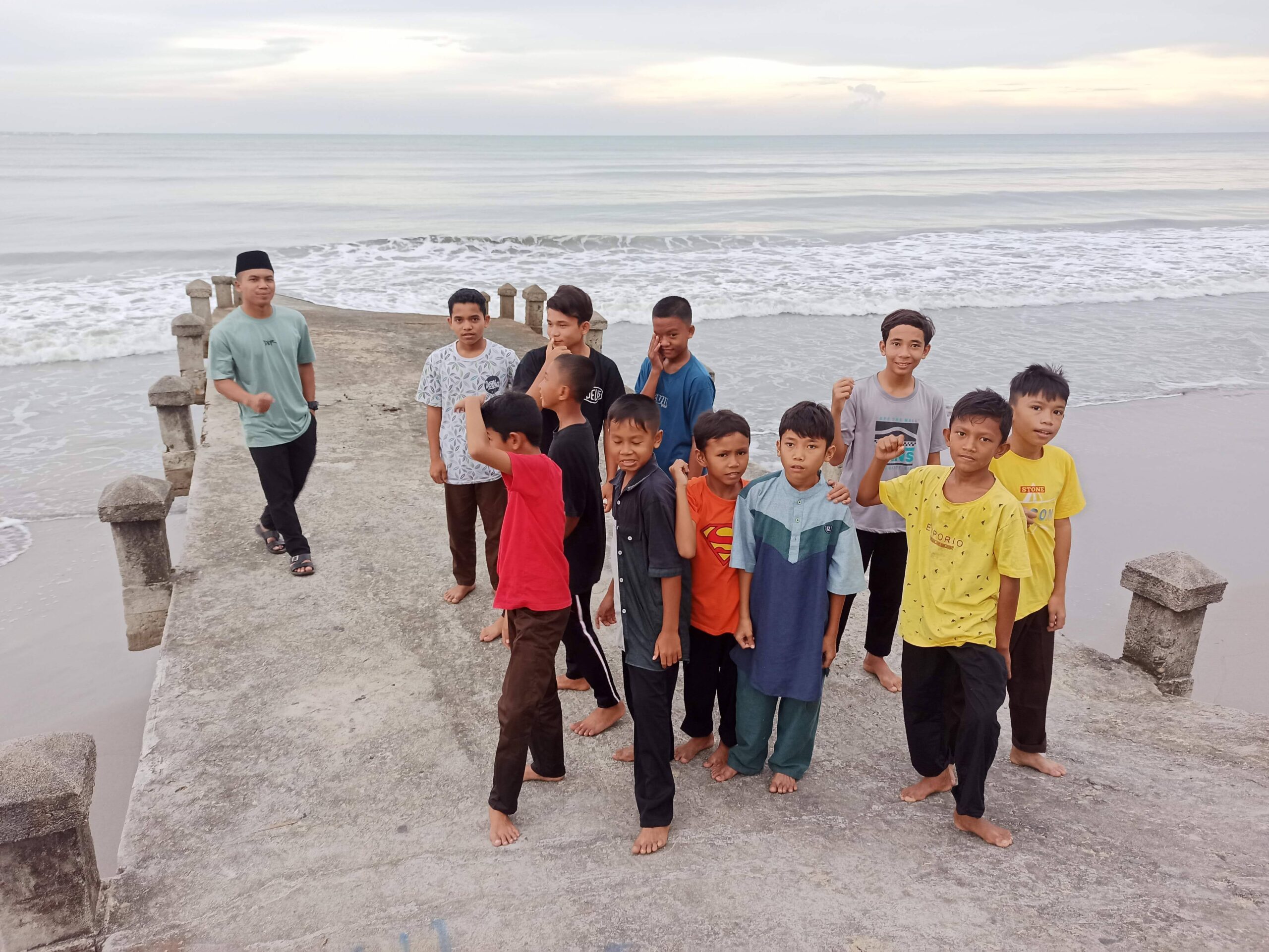 Jalan pagi ke pantai